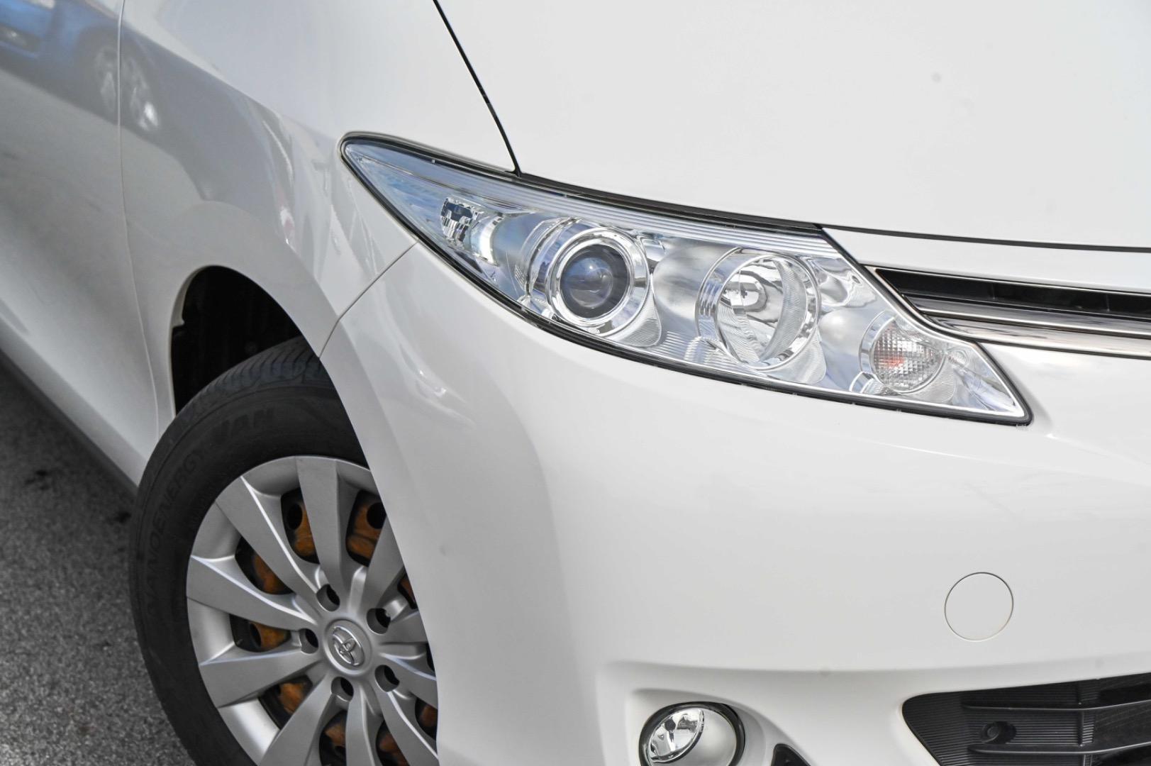 2018 Toyota Tarago GLi in White