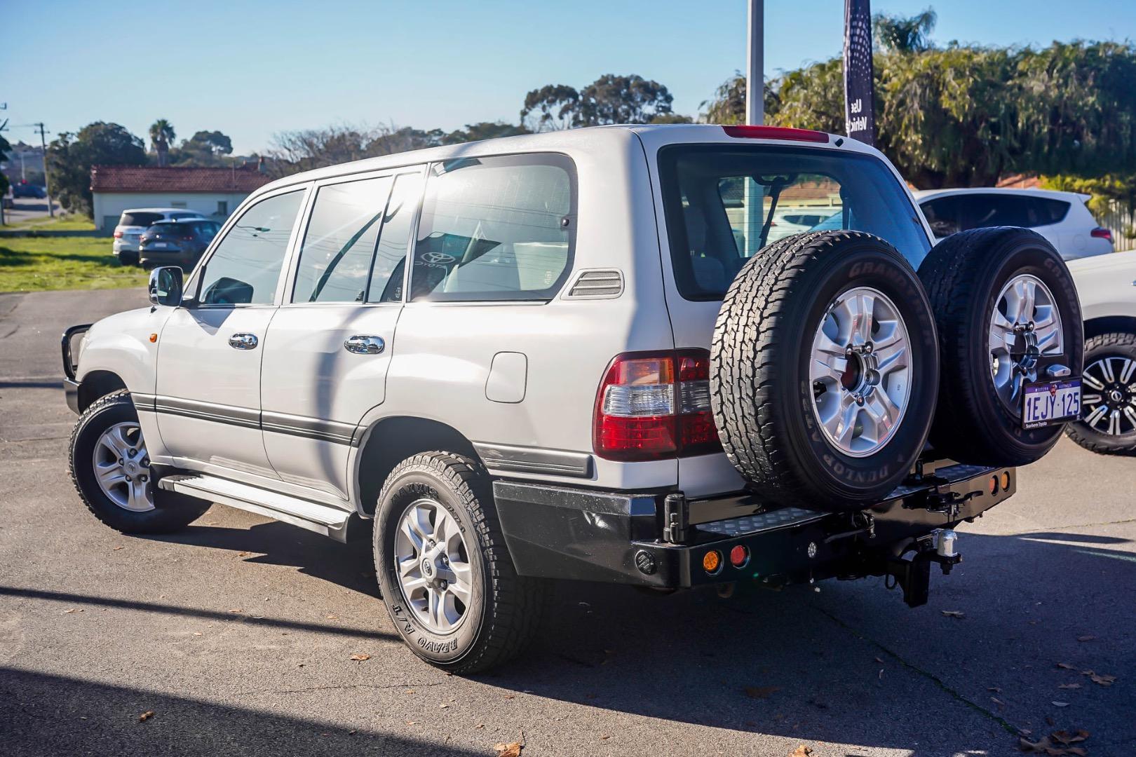 2006 Toyota Landcruiser GXL in White