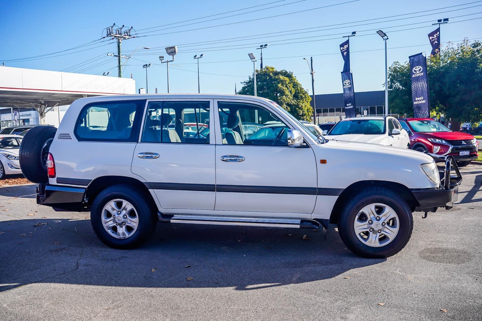 2006 Toyota Landcruiser GXL in White