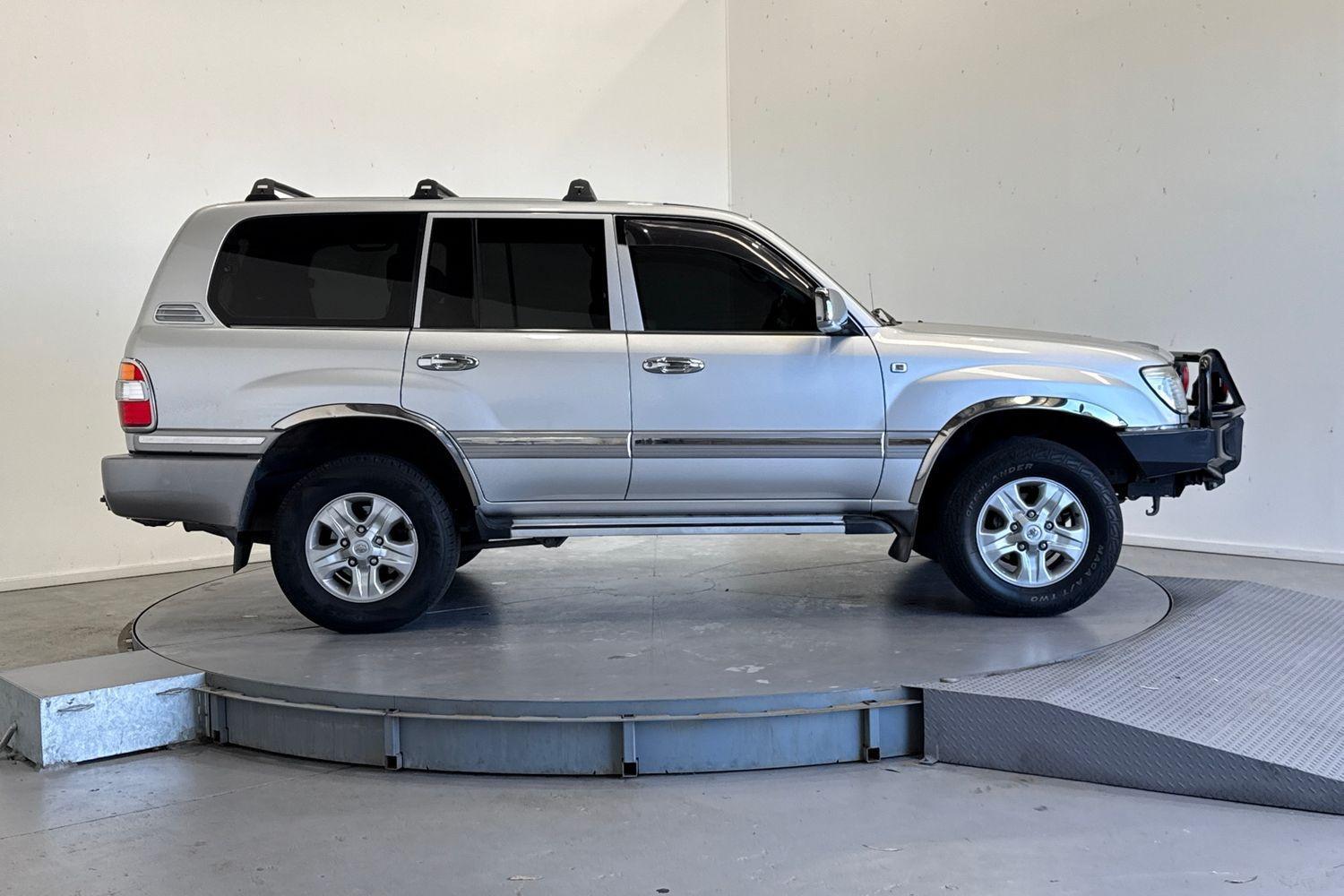 2006 Toyota Landcruiser VX in Silver