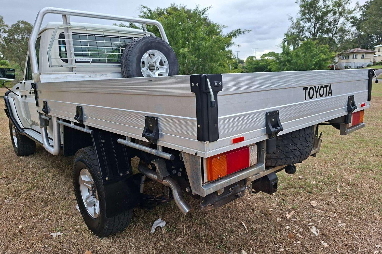 2020 Toyota Landcruiser GX in White
