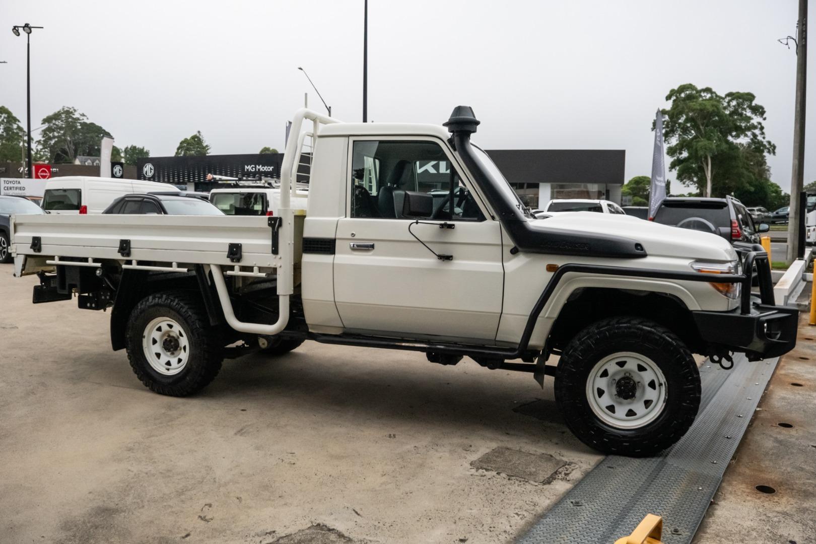 2019 Toyota Landcruiser Workmate in White