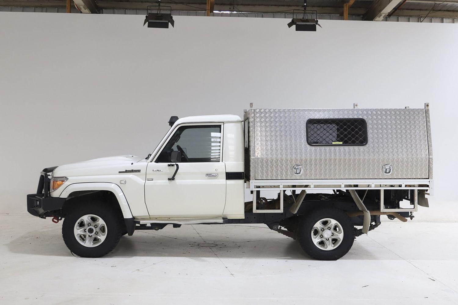 2021 Toyota Landcruiser GXL in White