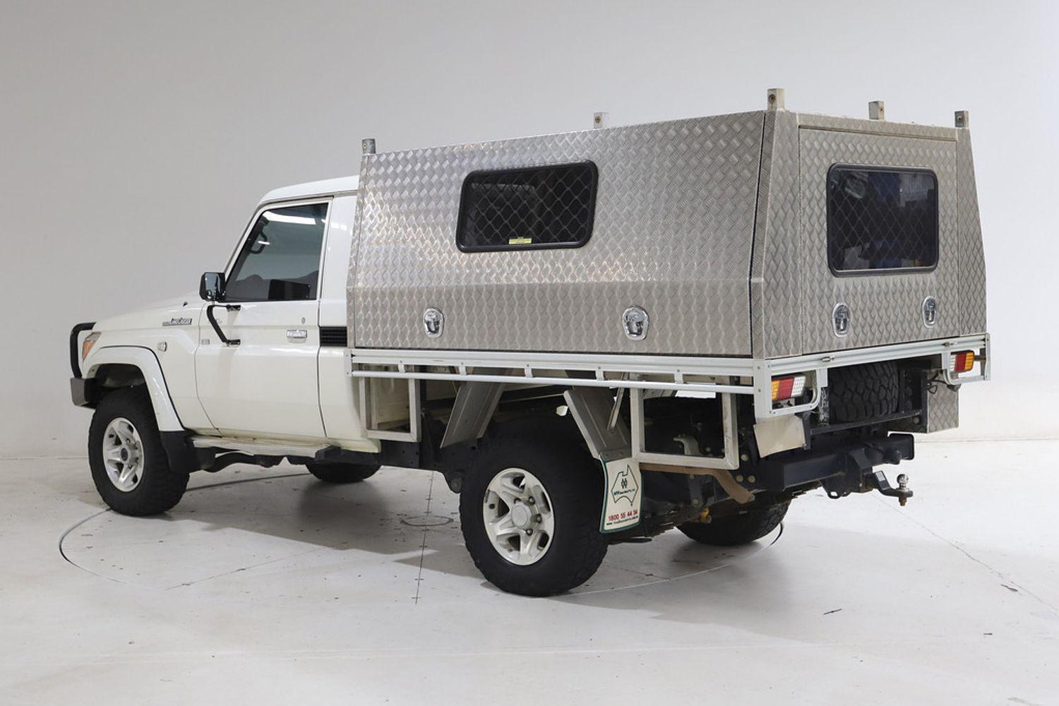 2021 Toyota Landcruiser GXL in White