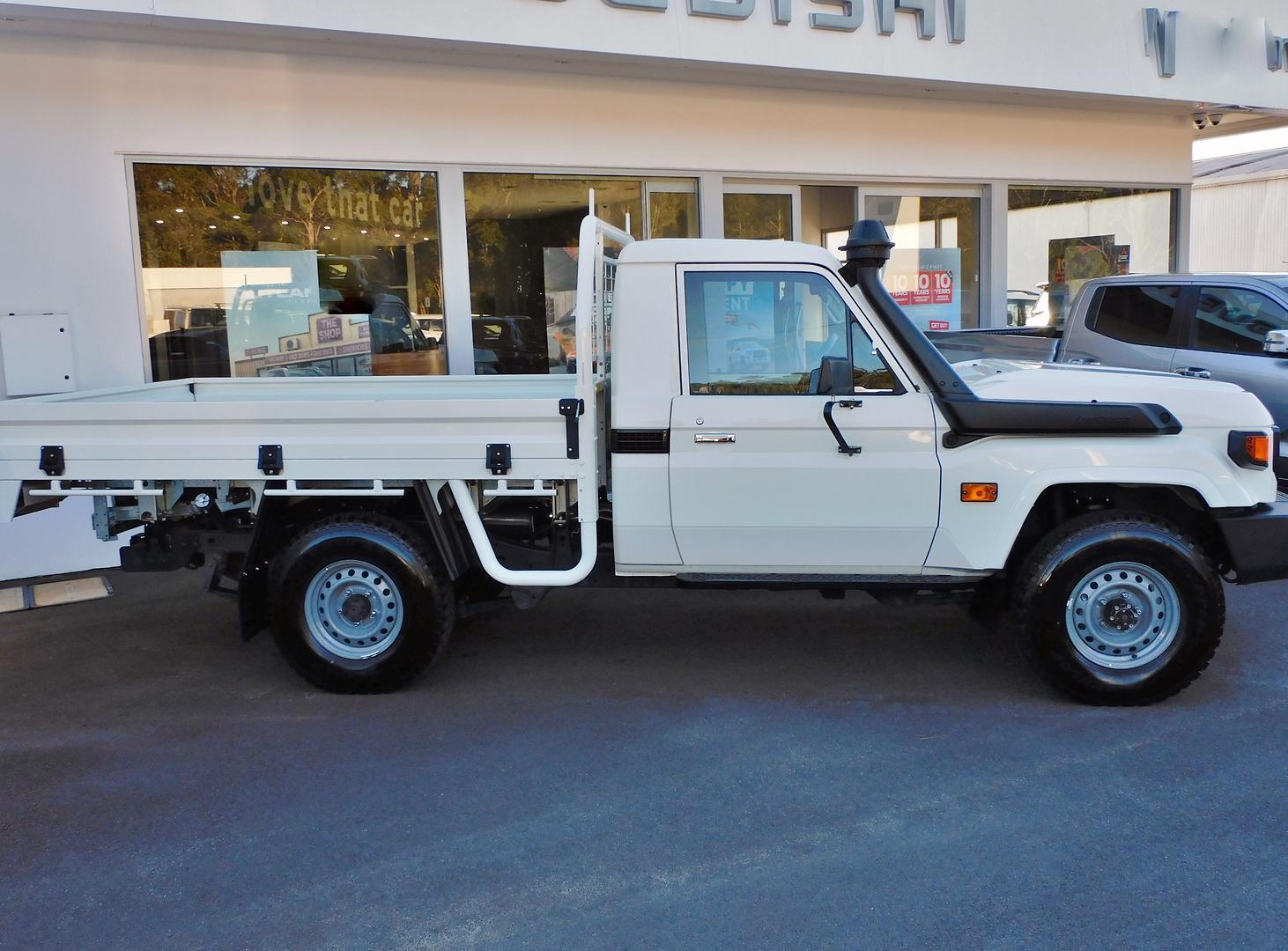 2024 Toyota Landcruiser 70 Workmate in White