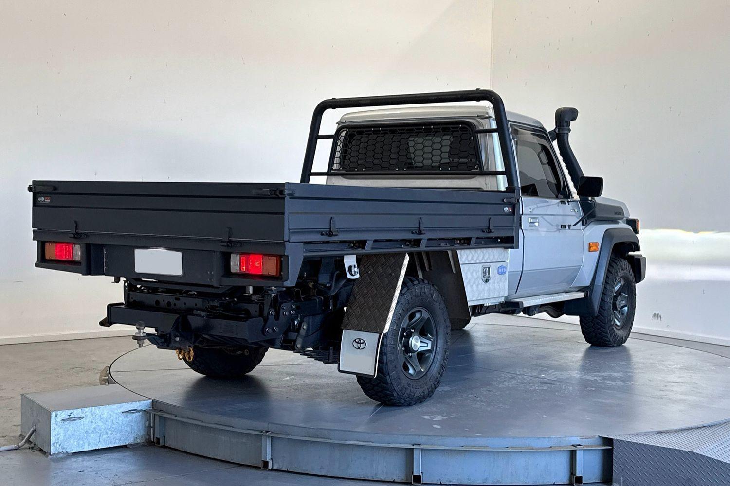 2023 Toyota Landcruiser GXL in Silver