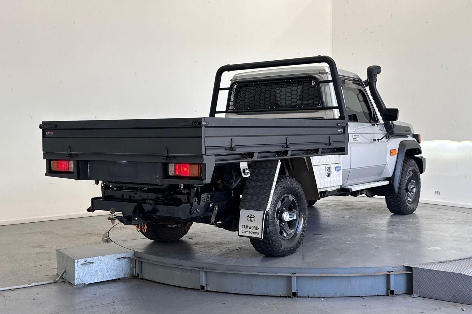 2023 Toyota Landcruiser GXL in Silver