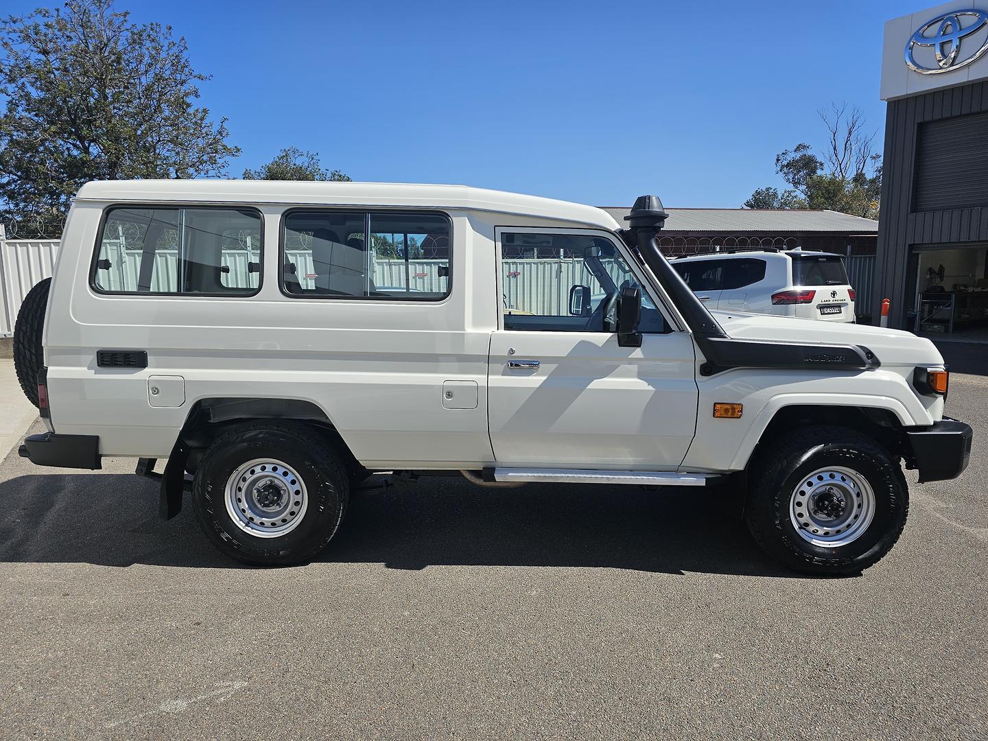 2024 Toyota Landcruiser GXL in White