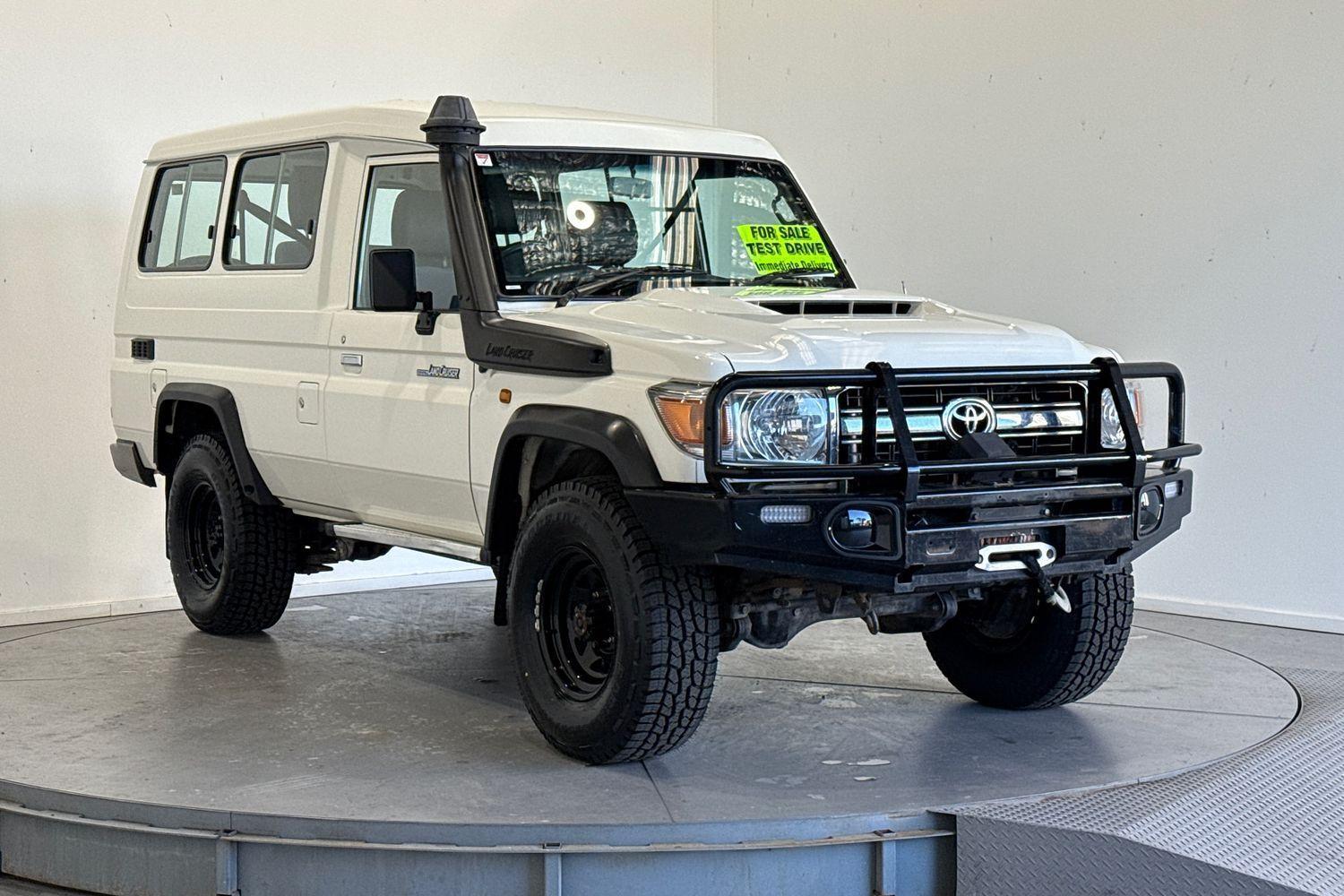 2017 Toyota Landcruiser GXL in White