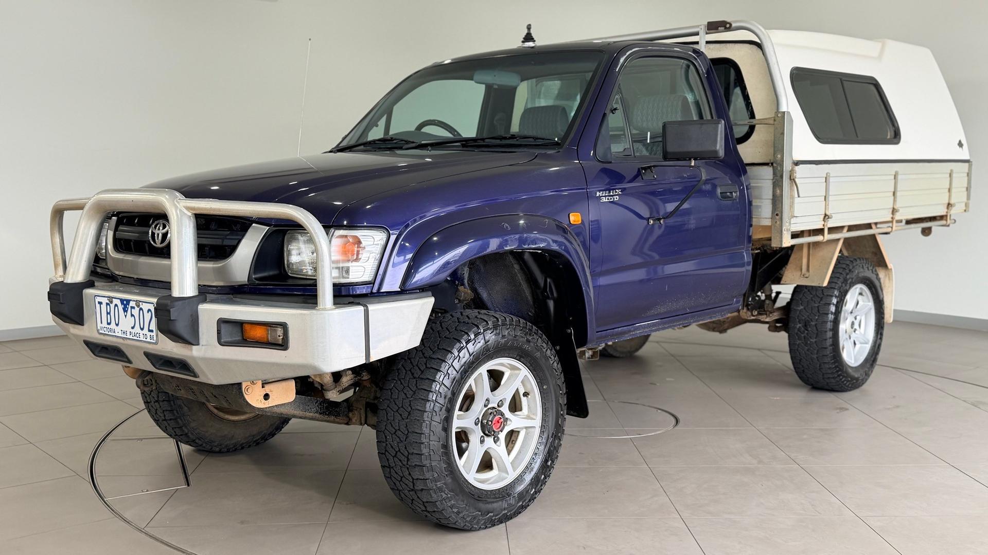 2004 Toyota Hilux STD in Dark Blue Mica Metallic