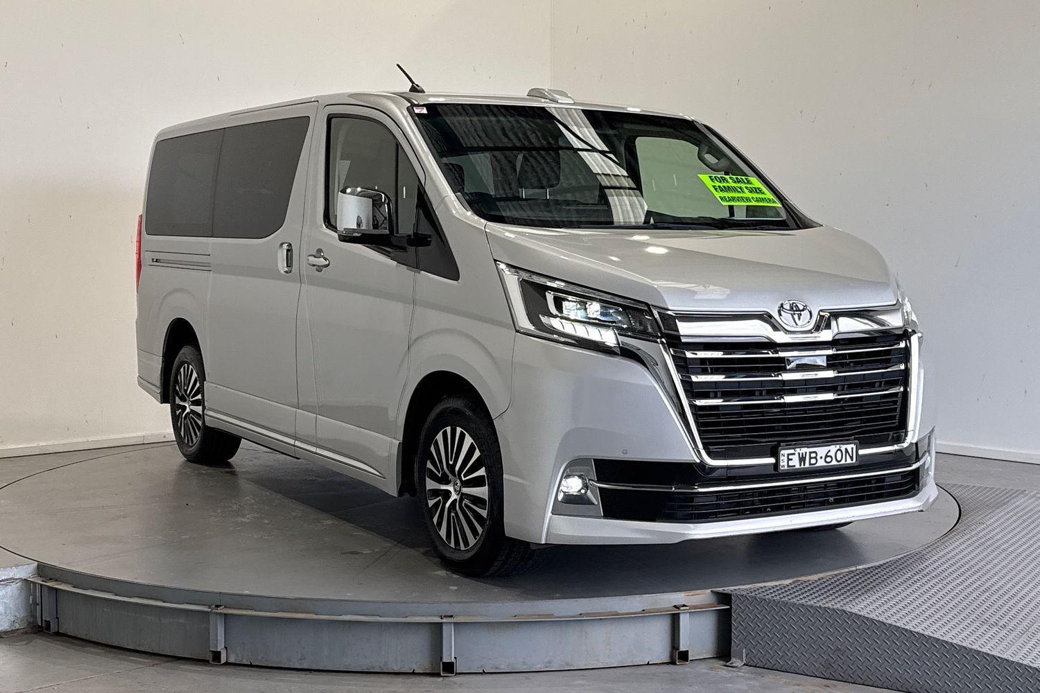 2022 Toyota Granvia Standard in Silver