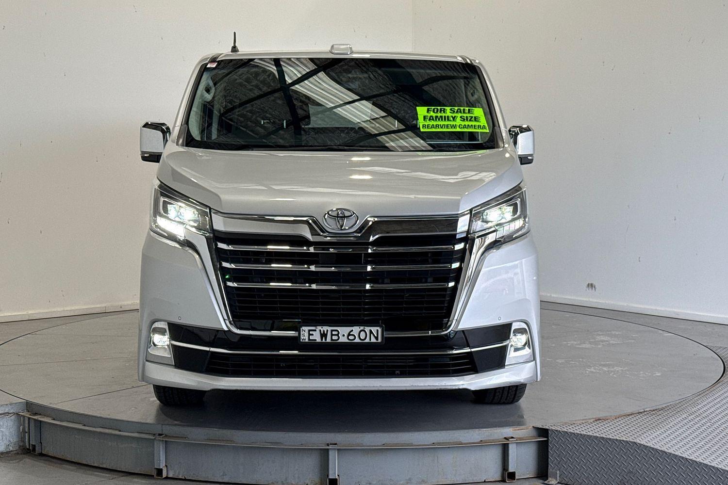 2022 Toyota Granvia Standard in Silver