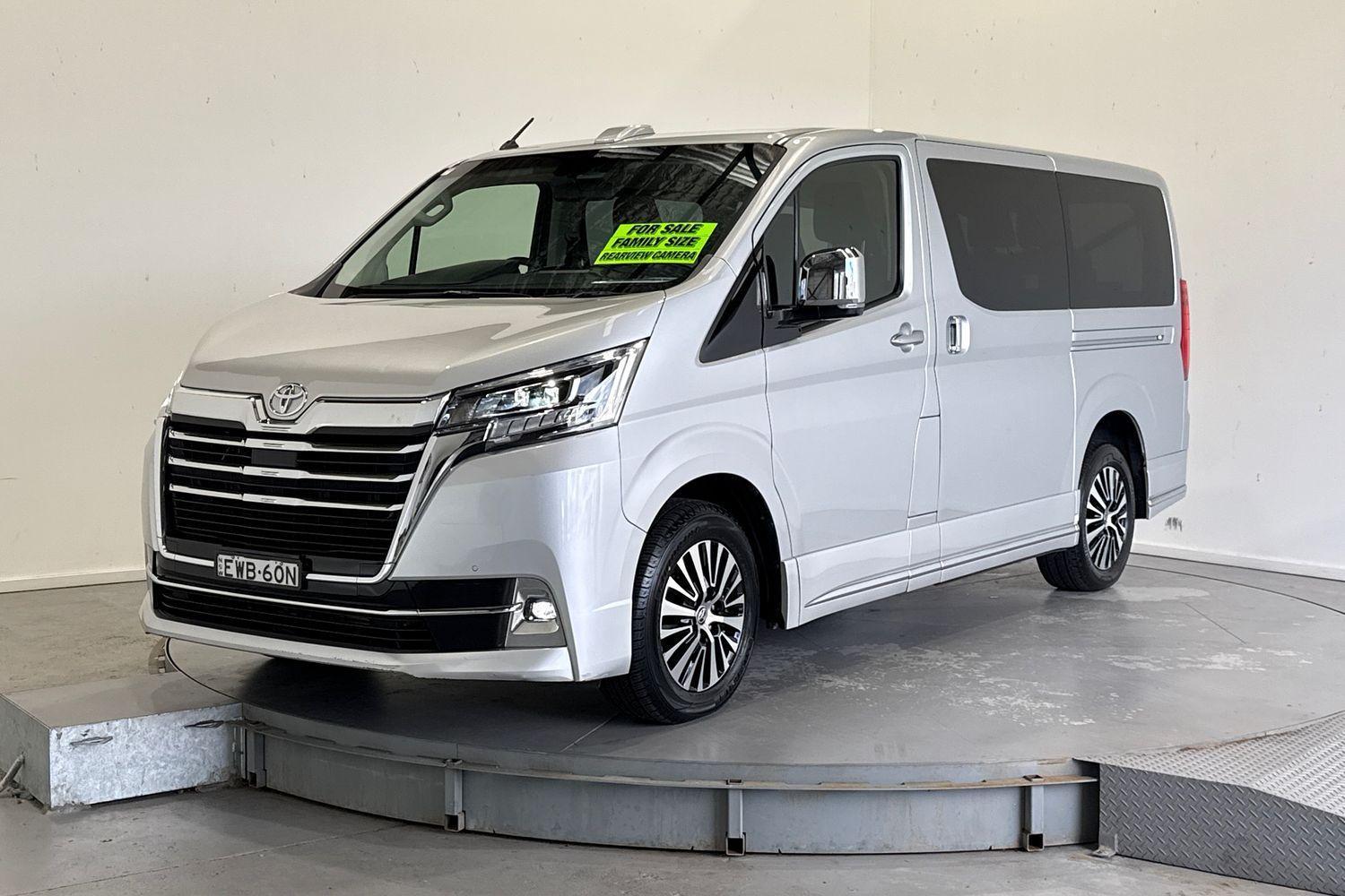 2022 Toyota Granvia Standard in Silver