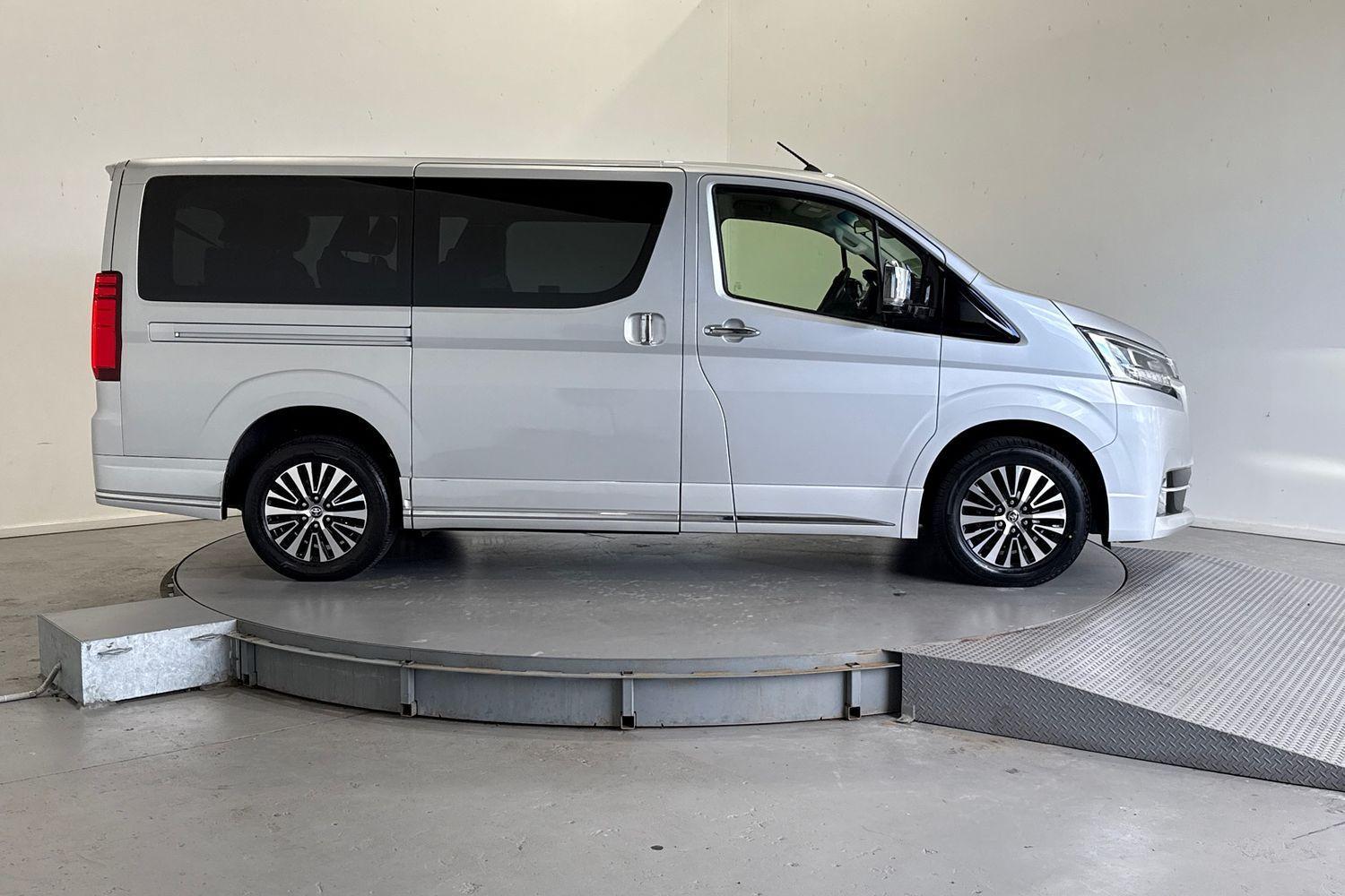 2022 Toyota Granvia Standard in Silver