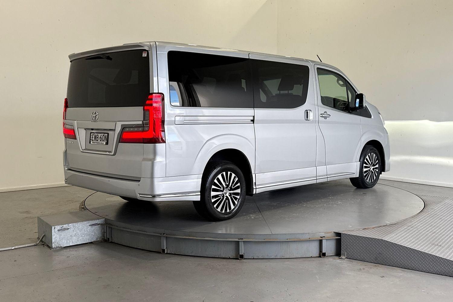 2022 Toyota Granvia Standard in Silver