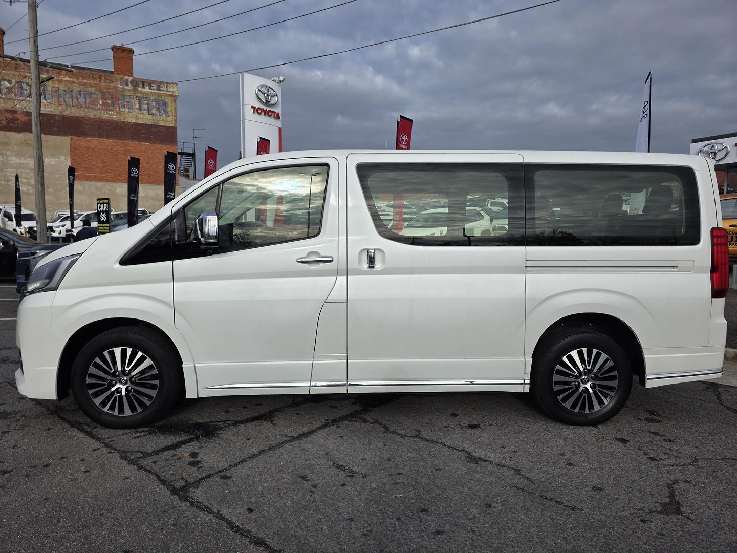 2019 Toyota Granvia Standard in White
