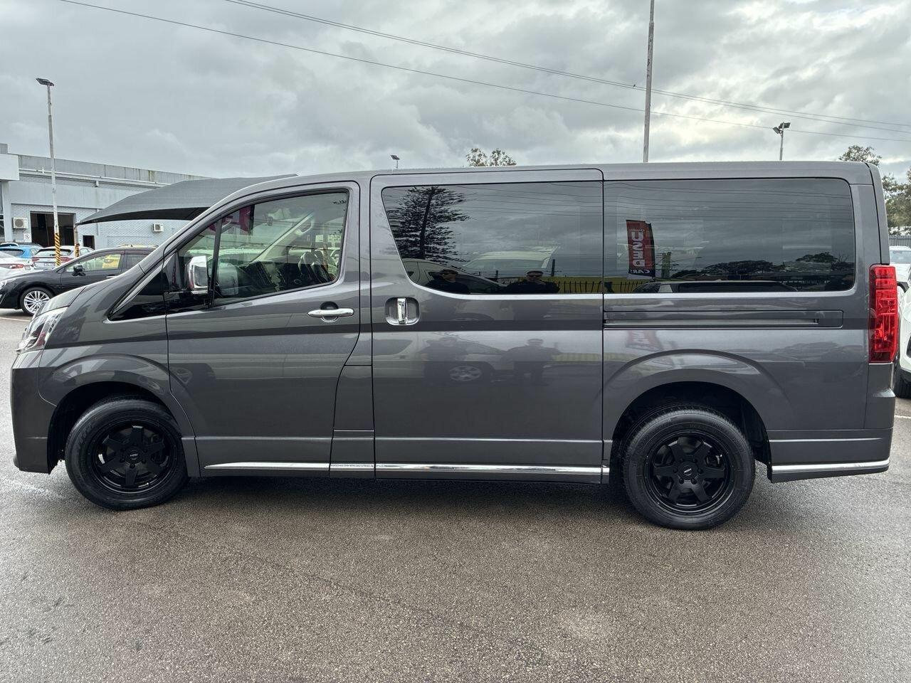 2019 Toyota Granvia Standard in Silver