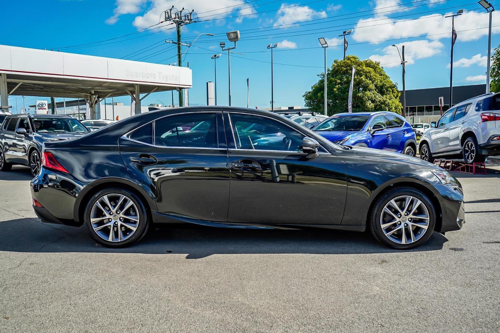 2018 Lexus IS IS300 Luxury in Black