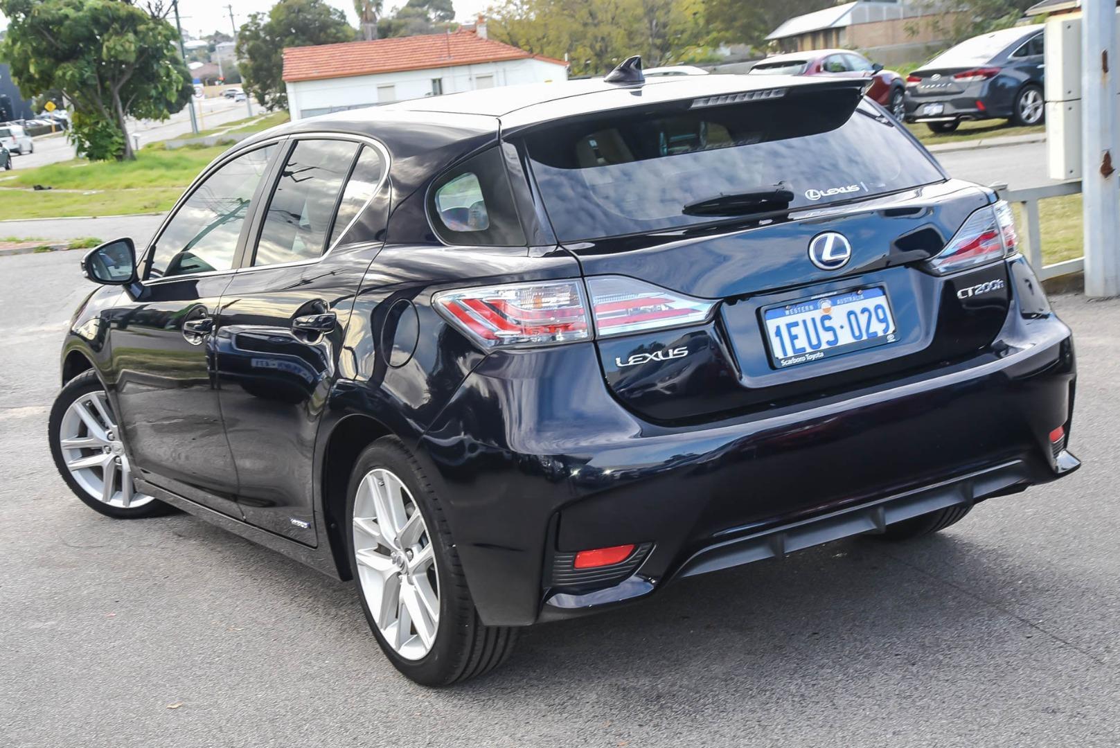 2015 Lexus CT CT200h Luxury in Blue