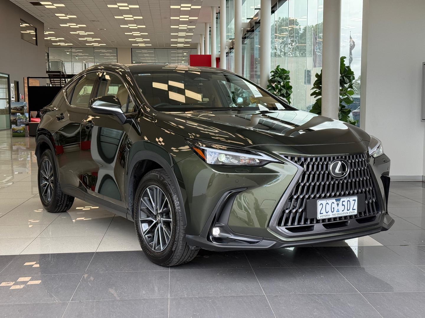 2025 Lexus NX NX350h Luxury in Green