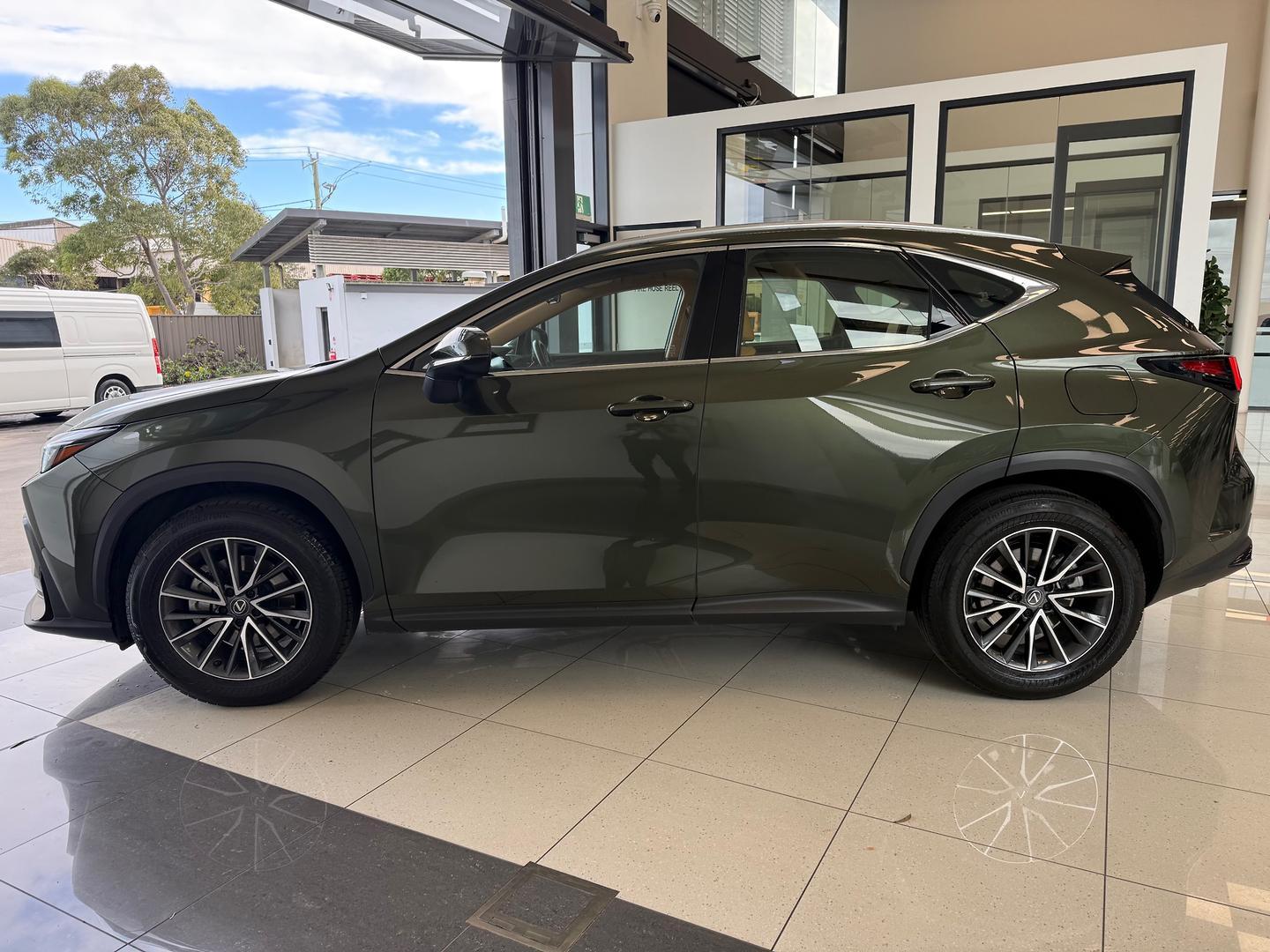 2025 Lexus NX NX350h Luxury in Green