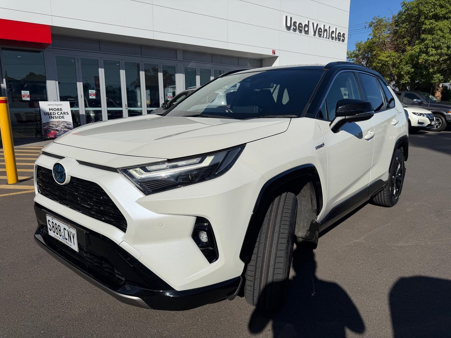 2022 Toyota RAV4 XSE (2WD) in Two Tone White