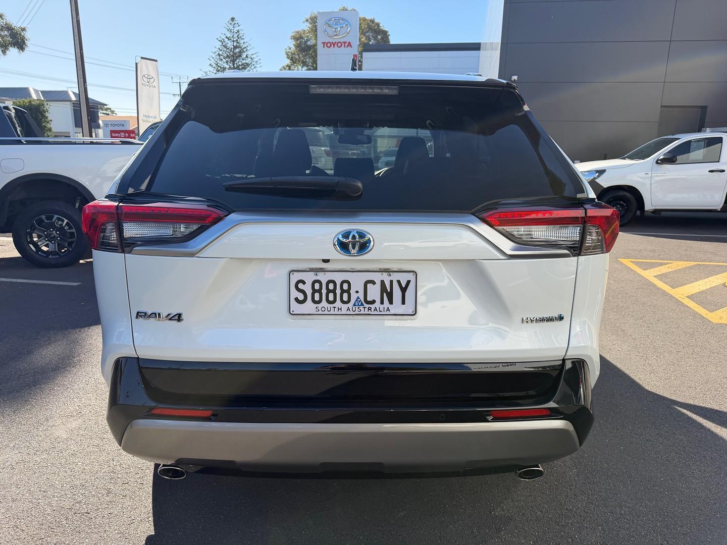 2022 Toyota RAV4 XSE (2WD) in Two Tone White