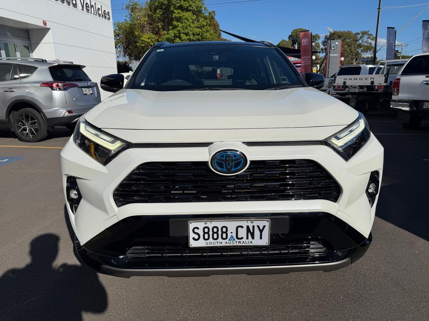 2022 Toyota RAV4 XSE (2WD) in Two Tone White