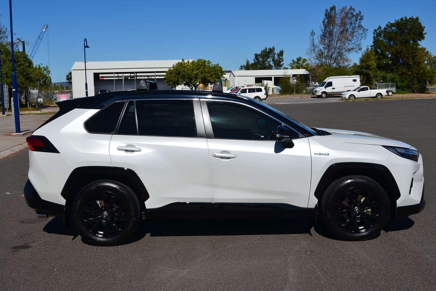 2023 Toyota RAV4 XSE (2WD) in Two Tone White