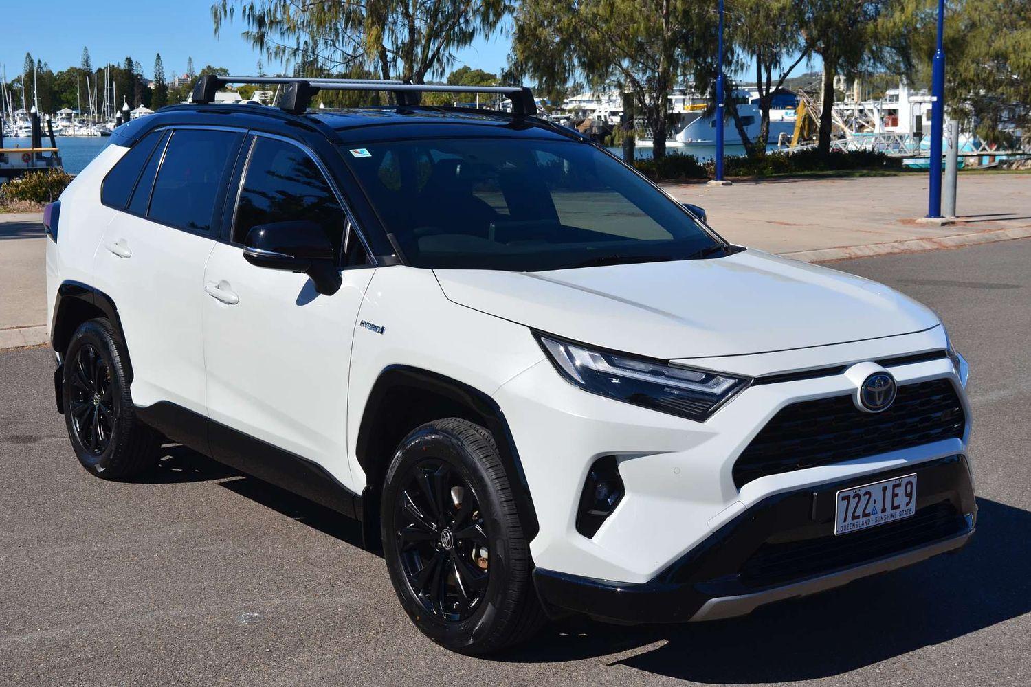 2023 Toyota RAV4 XSE (2WD) in Two Tone White