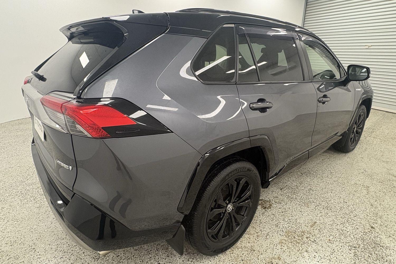 2022 Toyota RAV4 XSE (2WD) in Two Tone Black