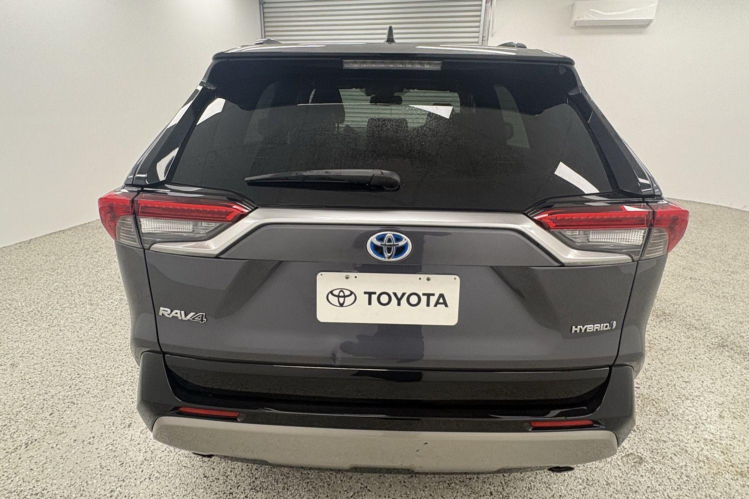 2022 Toyota RAV4 XSE (2WD) in Two Tone Black