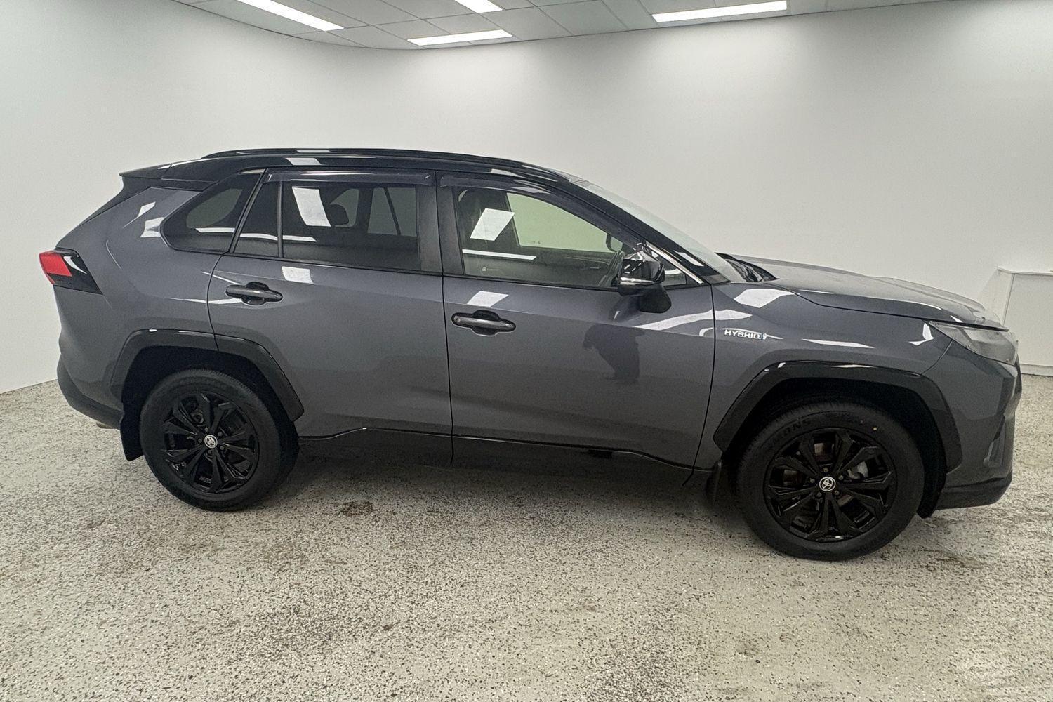 2022 Toyota RAV4 XSE (2WD) in Two Tone Black