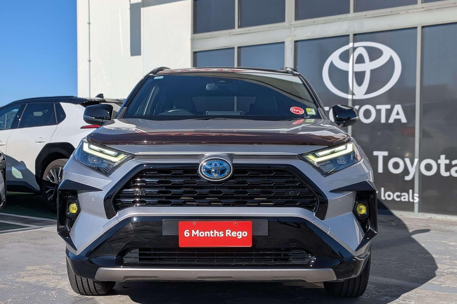 2022 Toyota RAV4 XSE (2WD) in Two Tone Silver