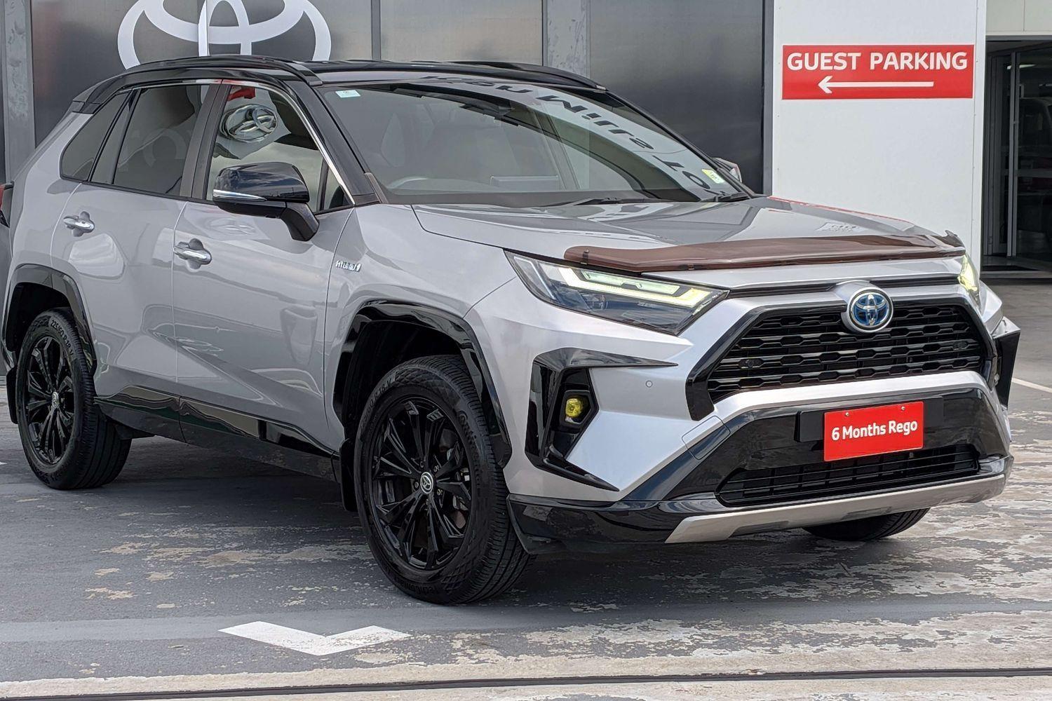 2022 Toyota RAV4 XSE (2WD) in Two Tone Silver