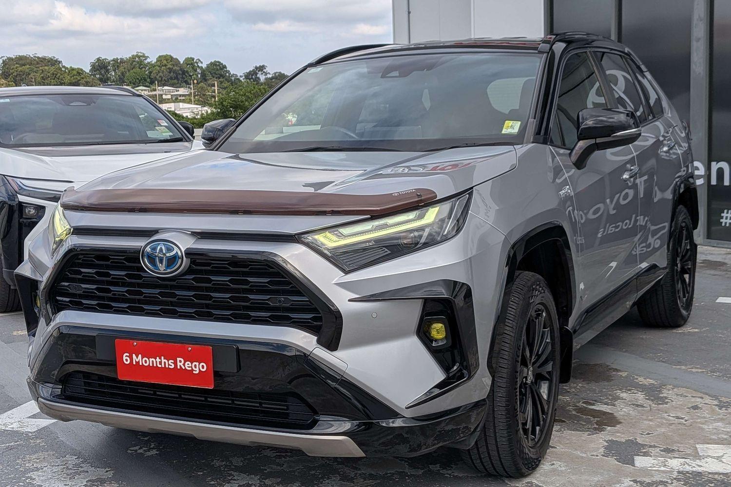 2022 Toyota RAV4 XSE (2WD) in Two Tone Silver