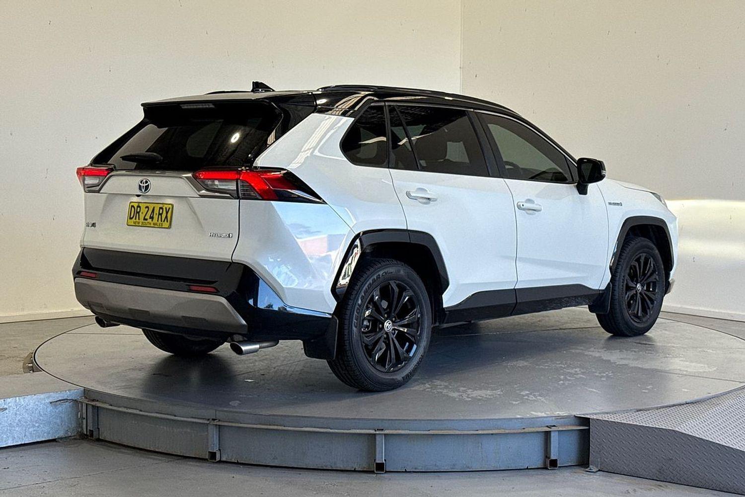 2022 Toyota RAV4 XSE in White