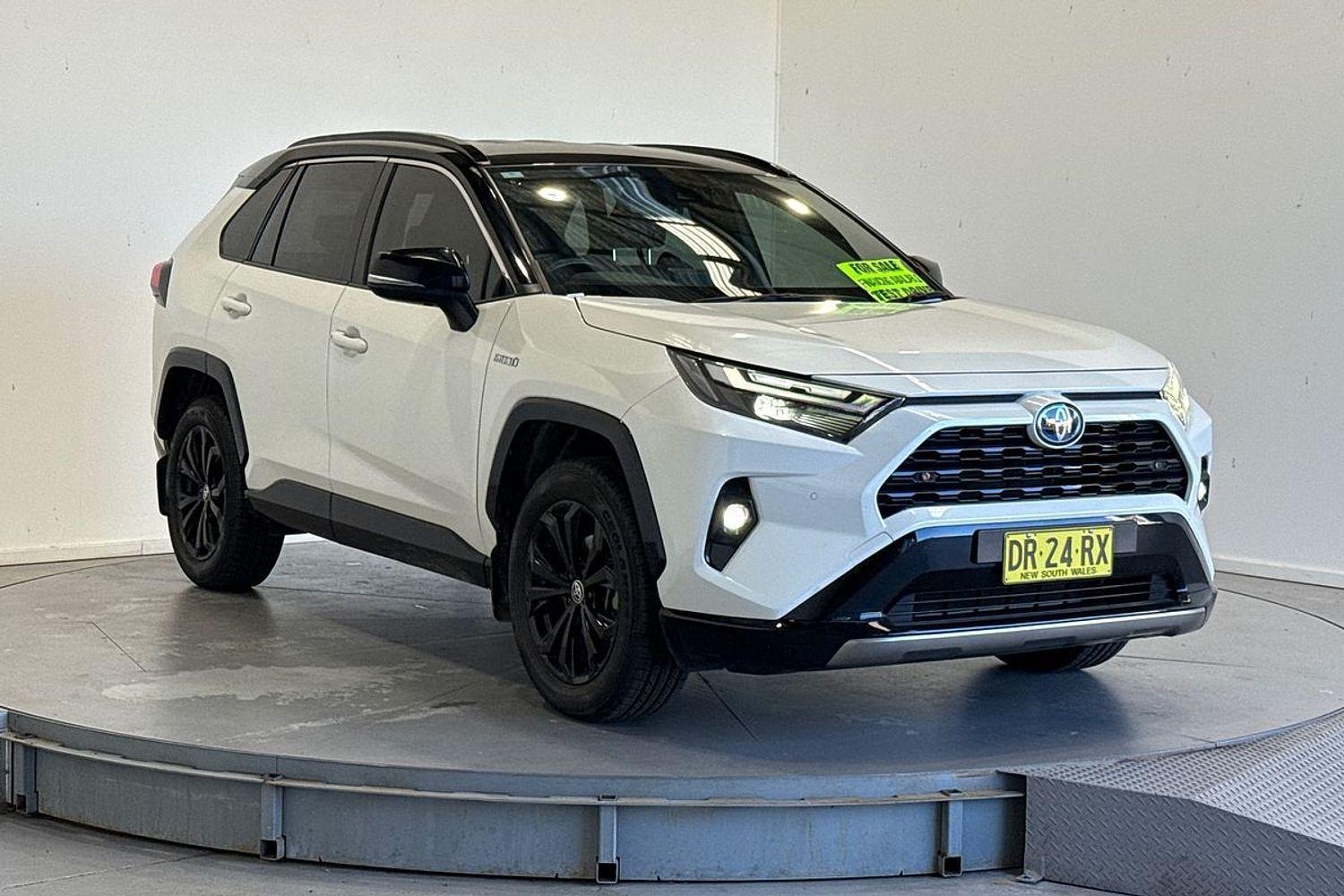 2022 Toyota RAV4 XSE in White