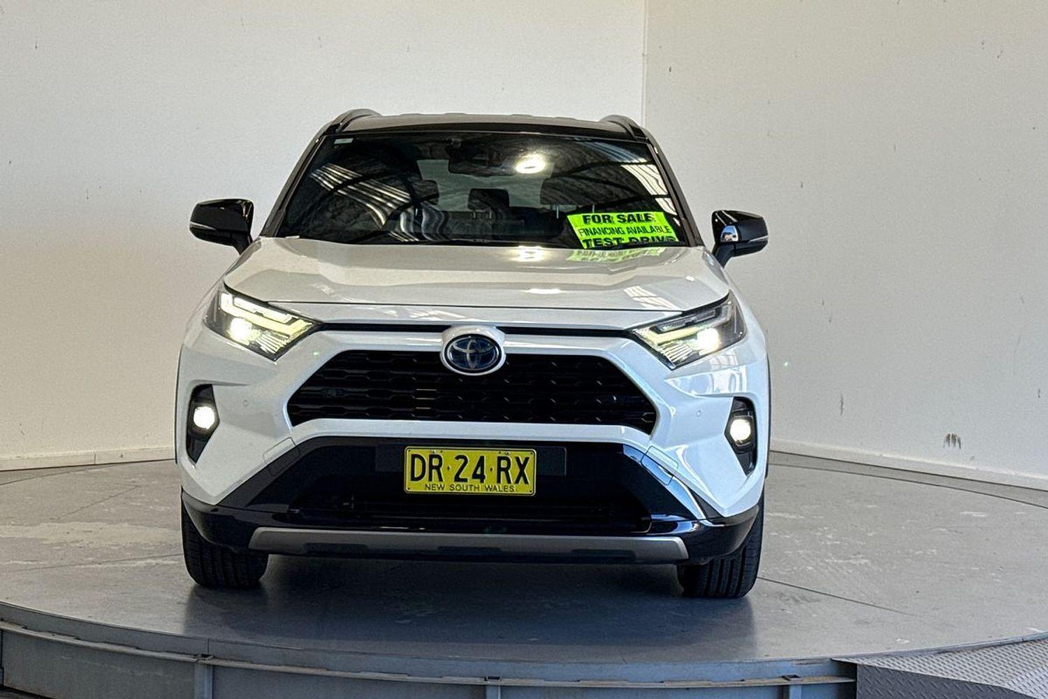 2022 Toyota RAV4 XSE in White