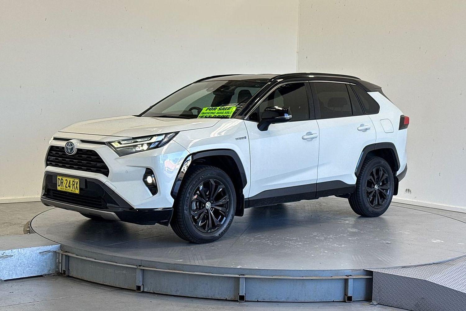 2022 Toyota RAV4 XSE in White