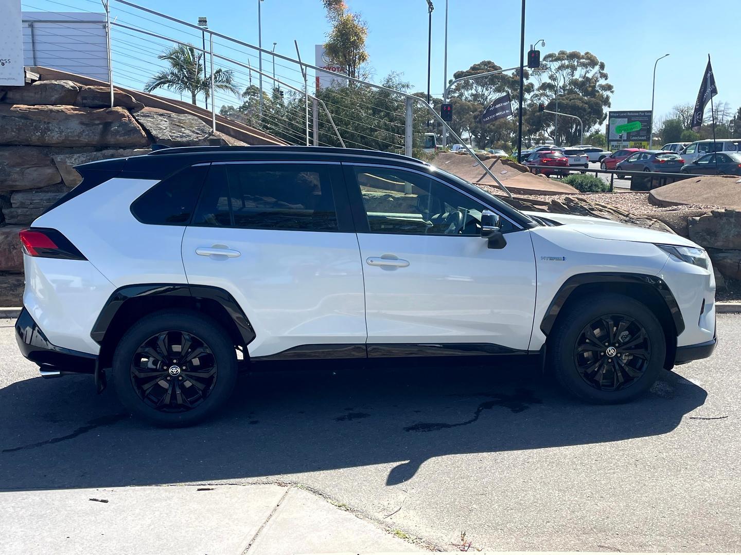 2022 Toyota RAV4 XSE (2WD) in Two Tone White