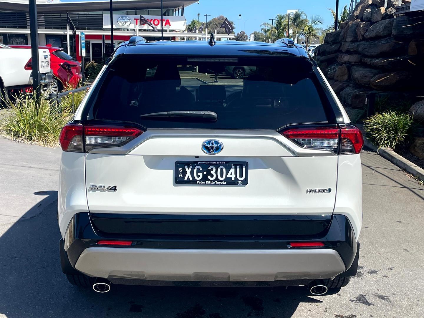 2022 Toyota RAV4 XSE (2WD) in Two Tone White