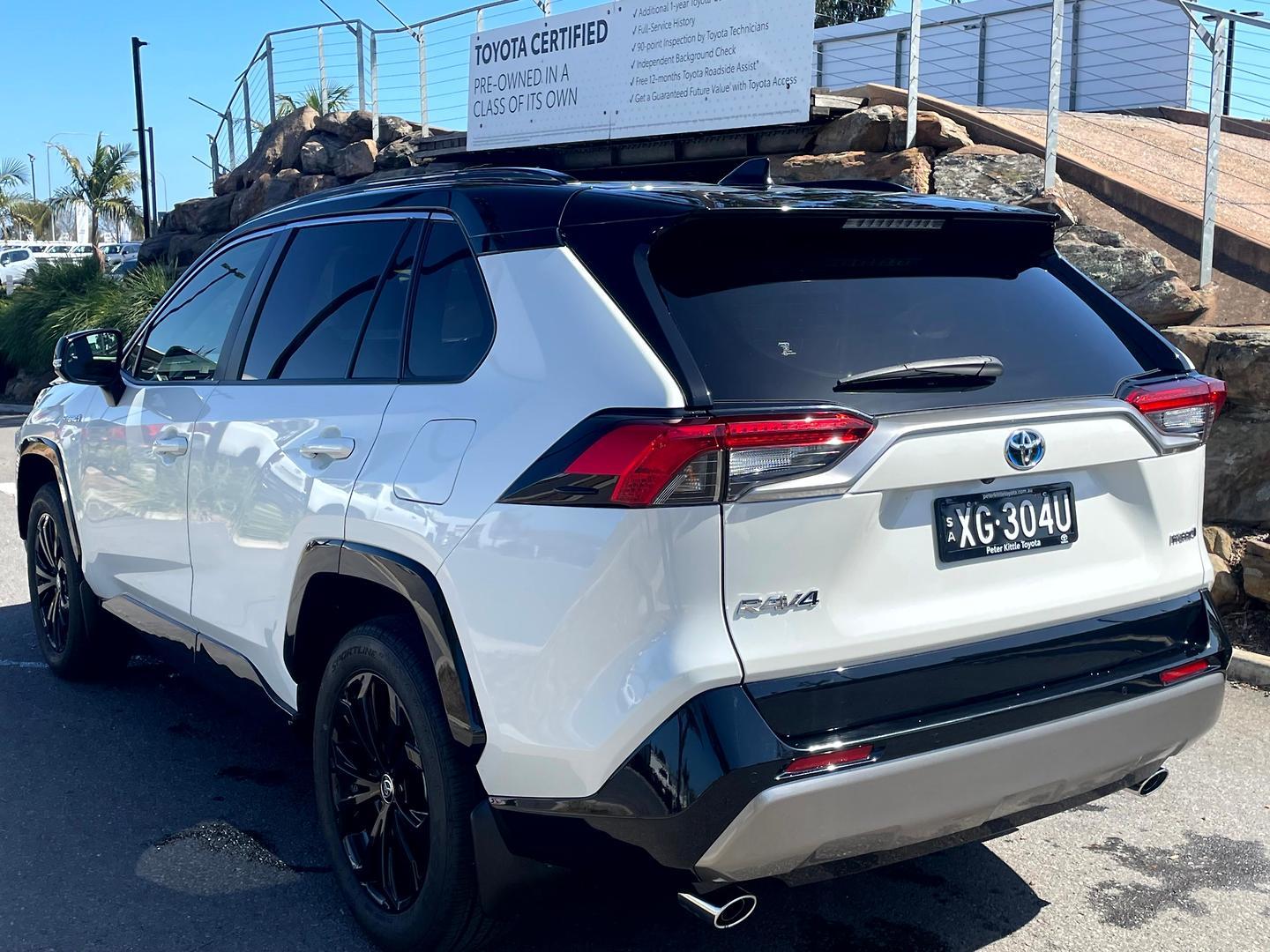 2022 Toyota RAV4 XSE (2WD) in Two Tone White