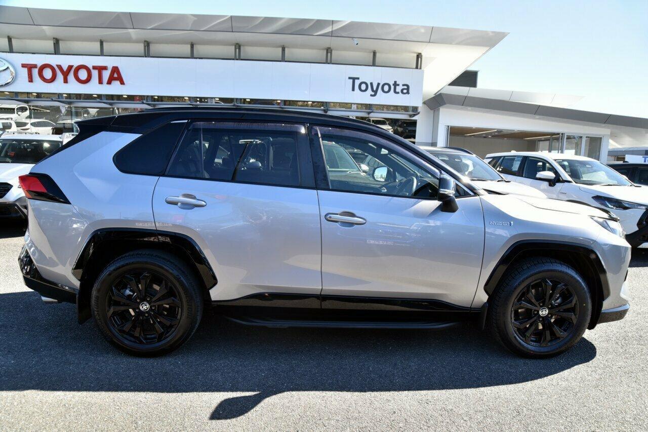 2024 Toyota RAV4 XSE (2WD) in Two Tone Silver