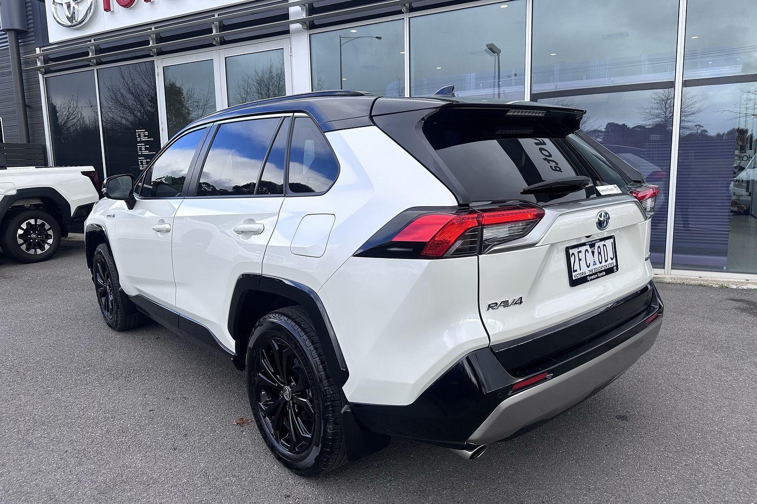 2022 Toyota RAV4 XSE (2WD) in Two Tone White