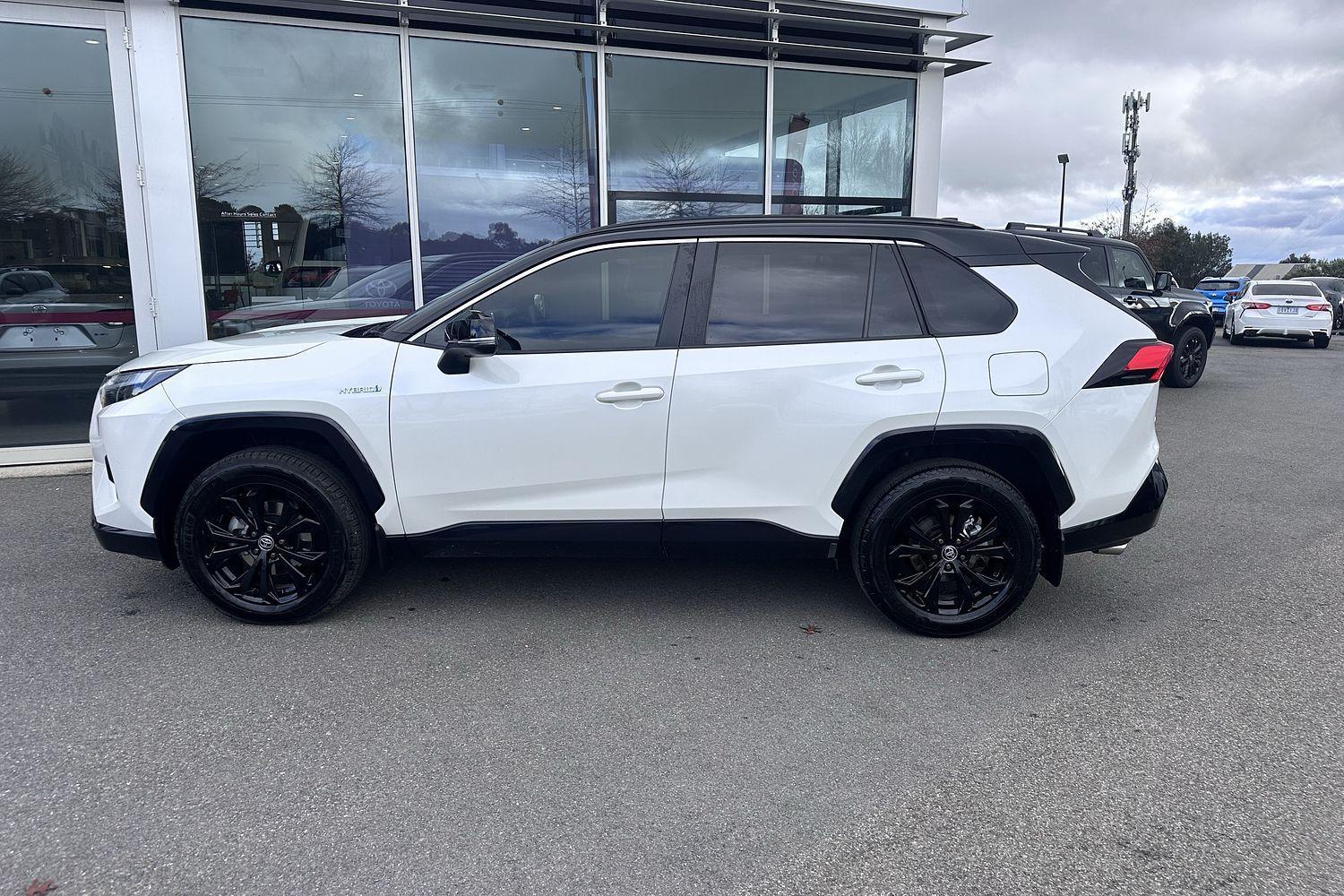2022 Toyota RAV4 XSE (2WD) in Two Tone White