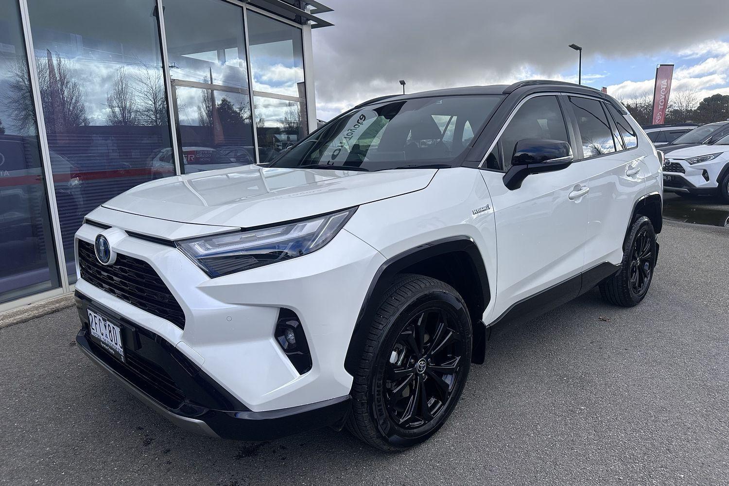 2022 Toyota RAV4 XSE (2WD) in Two Tone White