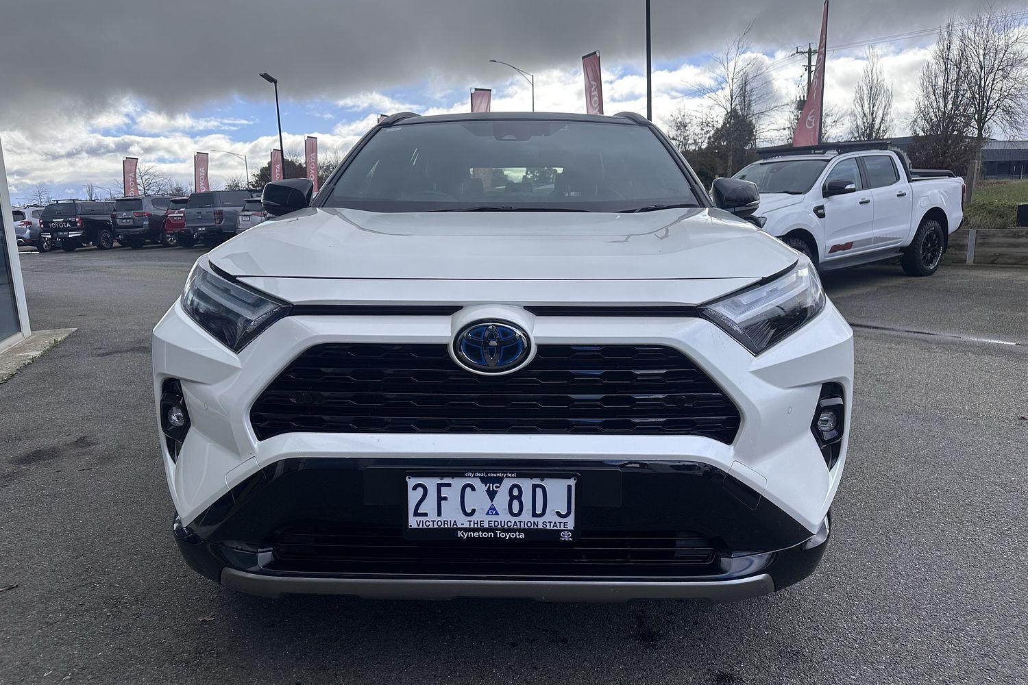 2022 Toyota RAV4 XSE (2WD) in Two Tone White