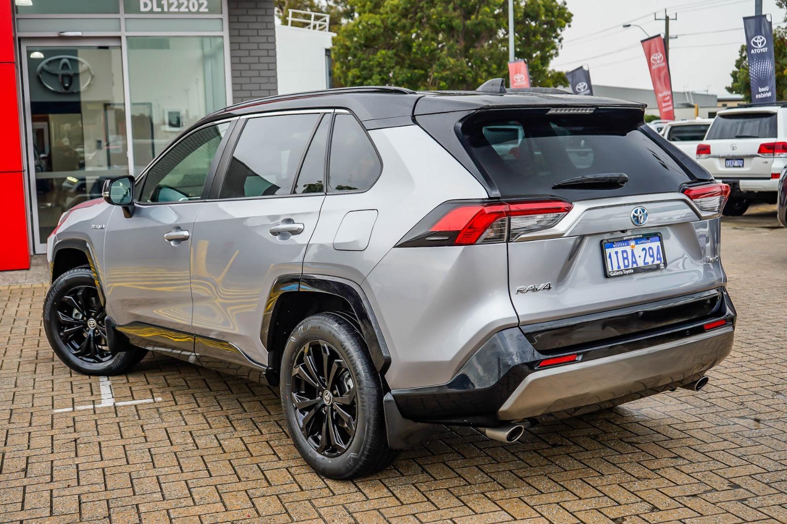 2023 Toyota RAV4 XSE in Silver