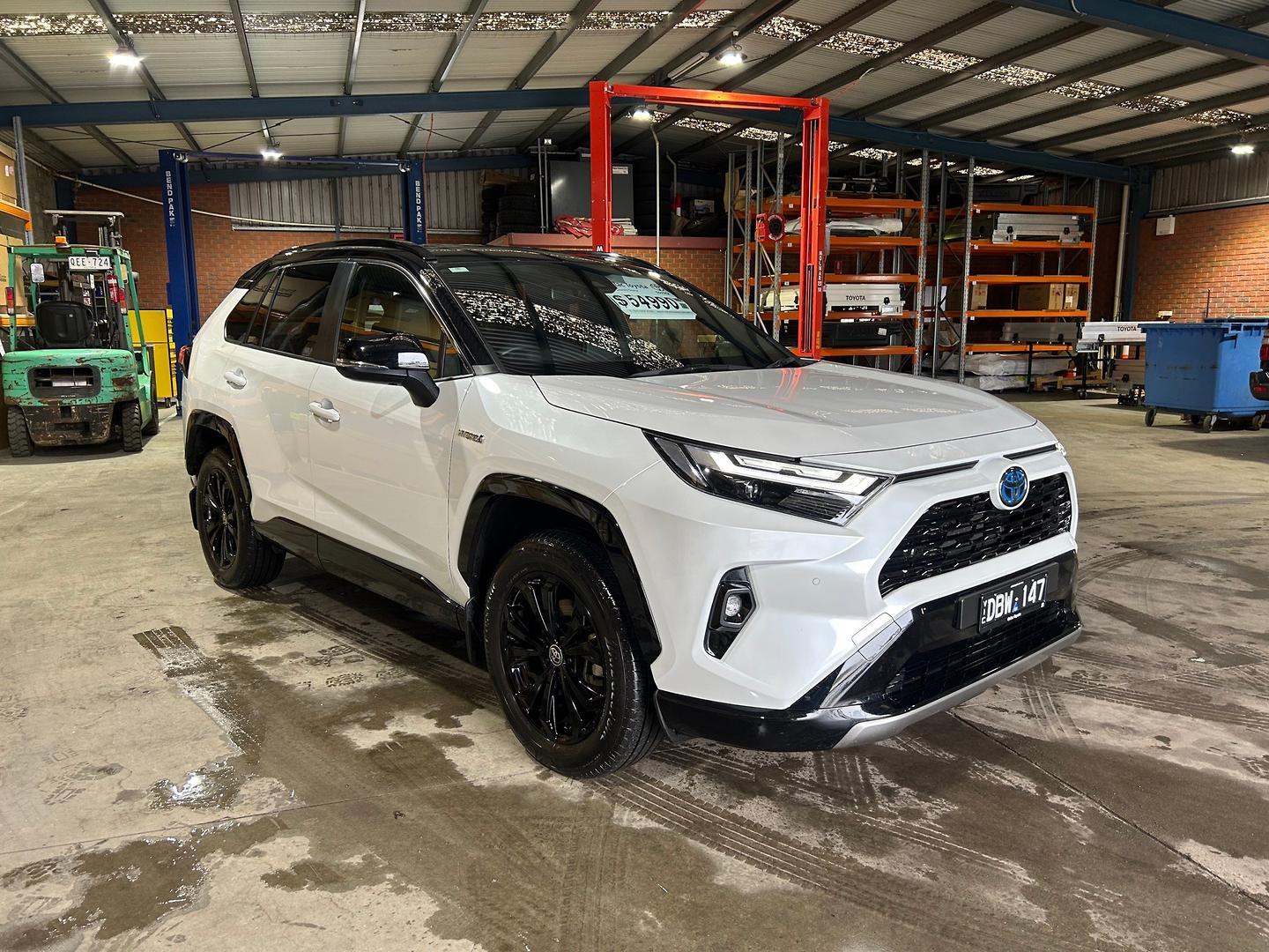 2024 Toyota RAV4 XSE (2WD) in Two Tone White